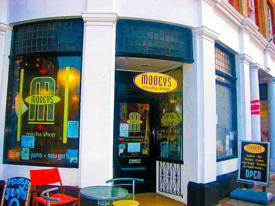 sanshui596's tweet photo. Mooey's cafe Worthing back in the day
#mooeyscafe #worthing #westsussex #sussex #mooeys #cafe #coffee #coffeetime #worthinglife #quirkyvibe #quirkycafe #colourfulcafe #brighton #sailing #design #interiors #yoga #guitar #grafitti #brightonandhove #southcoast #coffeeshop #creative https://t.co/StdoZji7vA