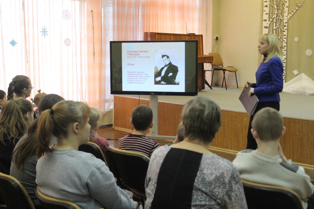 В #Аксаковка стартовал цикл #семейныйКнижныйВыходной «Юбилей писателя–праздник для читателя!»
Читатели вспомнили имена писателей-юбиляров января 2020г.,познакомились с ульяновскими авторами Андреем Медведевым и Мариной Курылёвой
#ЗаНародноеЧтение #НародныйПоэтическийКалендарь2020