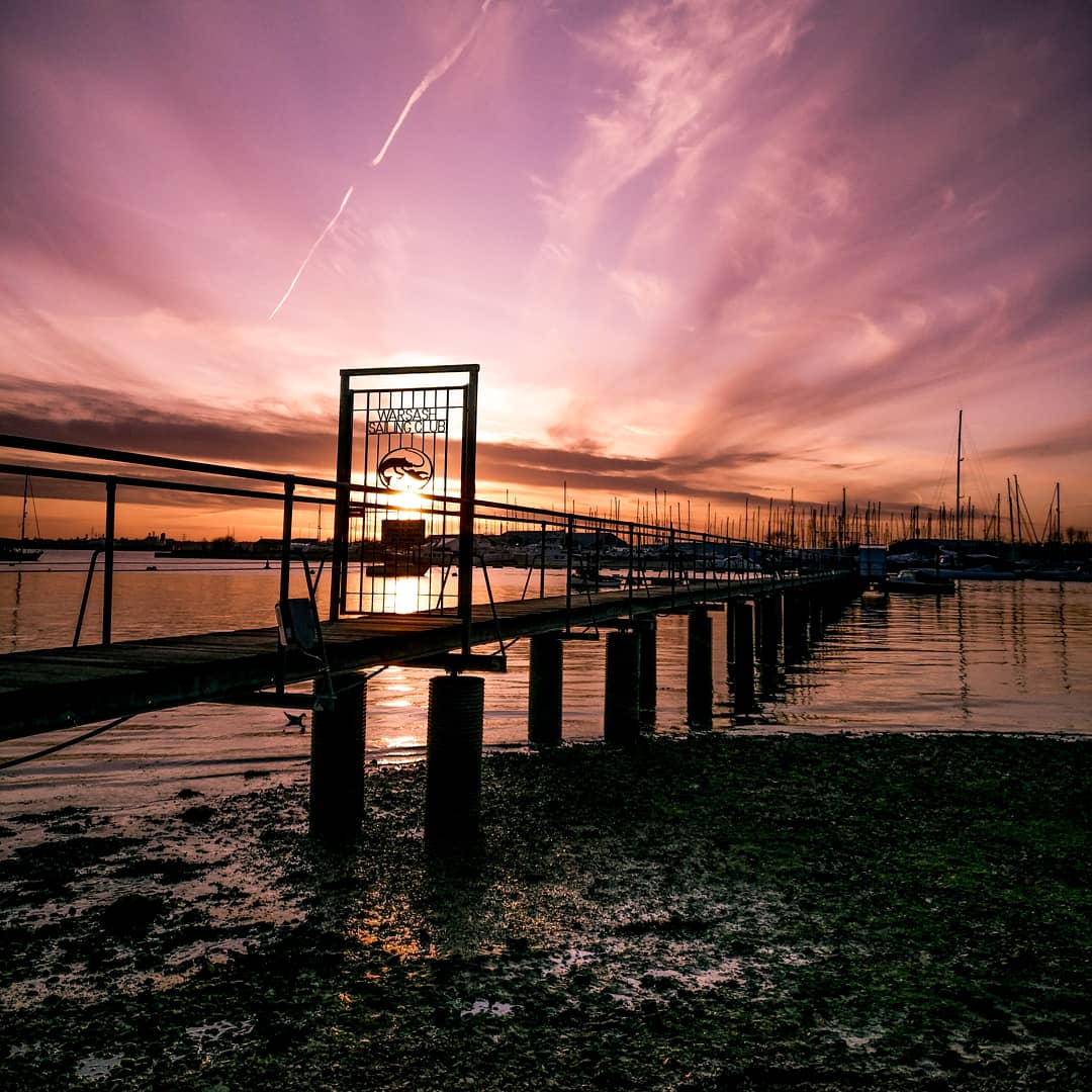 greeneyegallery's tweet photo. Sunset at the River Hamble last night. #phonephotography #januarysunset #pinkfilter https://t.co/EWukQ656HB