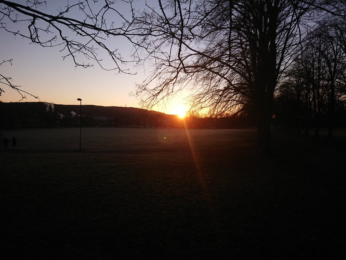 AlaraBnB's tweet photo. Beautiful crisp frosty morning in #Hillsborough! 🌞❄️
#sheffieldissuper #Sheffield #Winter https://t.co/NABZGV36NR