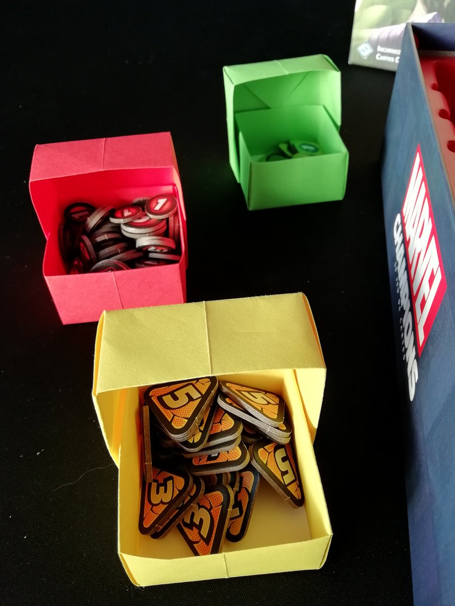 birguini_'s tweet photo. La boite #j2s de #MarvelChampions à @FFGames mieux rangée ! #pimp
Des boîtes en #origami et des intercalaires en papier épais et le tour est joué ! https://t.co/7J68LKJfwP