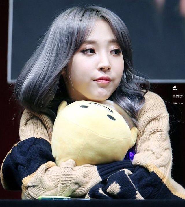 day 17, january 17thmoon byulyi➪ mamamoo - main rapper, performer, vocalist, visual➪ bias - regularomg you’re so squishy i love u