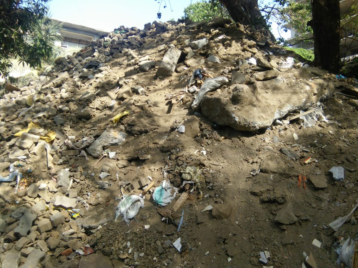 mid_waytimes's tweet photo. Life's of citizens. SWM department A.E is failure to discharge his duty. the offences committed are punishable u/s166,167, 217,,218, 431 IPC causing wrongful loss to public and endangering life of citizens. @AndheriForum @Mumbaikhabar9 @IPS_Association @IASassociation @GRVora https://t.co/aiWoRaoEUj