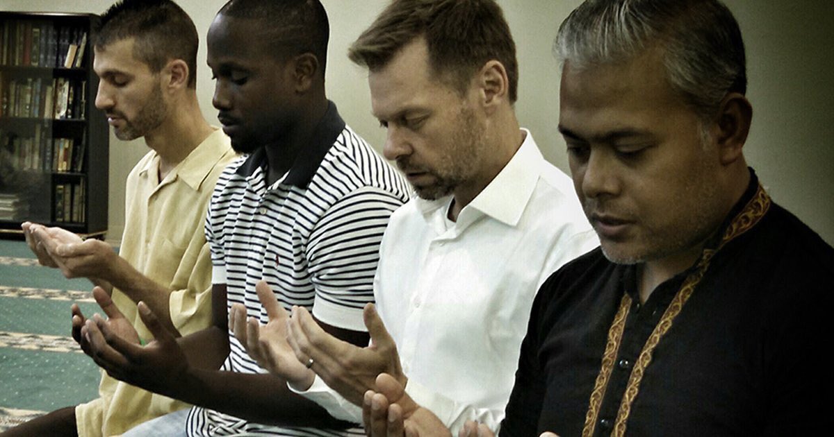 NewAccountSooon's tweet photo. Le Prophète ﷺ a dit :

« Un Arabe n’est pas supérieur à un non-Arabe et un non-Arabe n’est pas supérieur à un Arabe. Un blanc n’est pas supérieur à un noir et un noir n’est pas supérieur à un blanc sinon par la piété et la bonne action. »

🔗(Dans son dernier sermon) https://t.co/wdAzHhwpbC