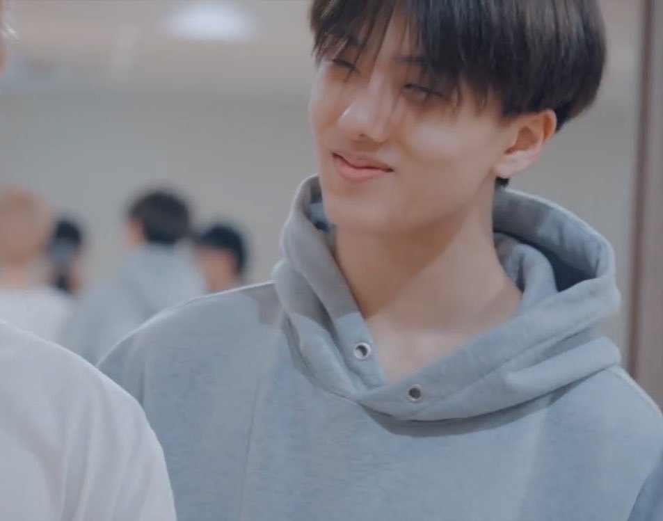 ตอนที่เรายืนคุยกับเพื่อนนานแล้วน้องหิวข้าวเลยเริ่มงอแง พอเพื่อนเราแซวน้องก็ยิ้มแบบนั้น