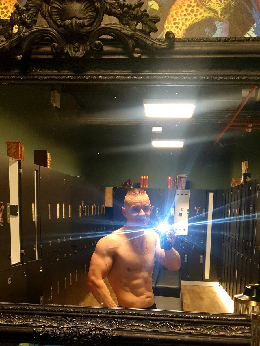 FitDziczek's tweet photo. #maximumhappiness after over one hour #highperformance #workout 🤩🙈💪 @McFIT
#alwayskeepmovingforward #SundayMorning #gymfreak #sundaymotivation #sixpack #sixpacklicious #gymmotivation #fitdziczek #fitlife #mcfit #proudtobemcfit https://t.co/gC7ULVV6xM