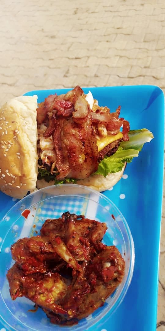 zee's grills& co tweet media
