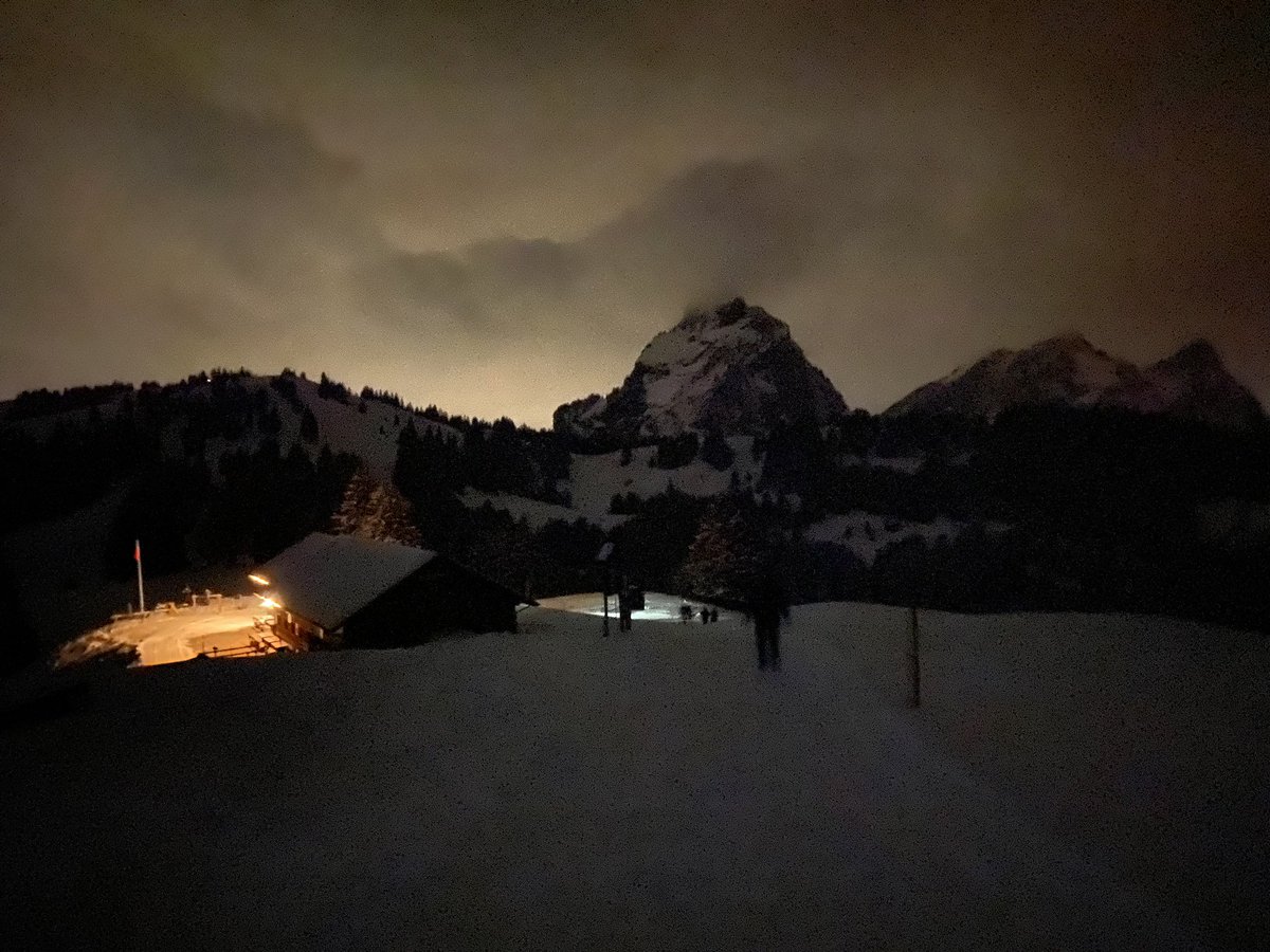Sozialliberal10's tweet photo. Neu auch auf Twitter grüssen wir aus unserer Retraite in Einsiedeln #SLF #sozialliberalesforum #einsiedeln #zwaecken https://t.co/kbhre547Hv