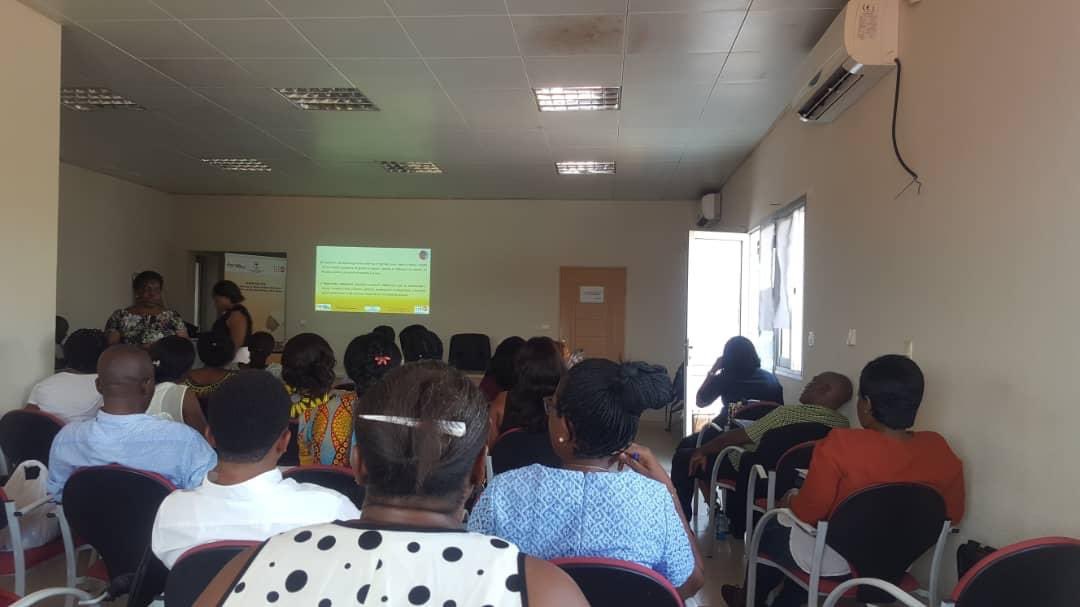 Cerramos el circulo de la formacion en Guinea Ecuatorial. Instructores locales formando a sus compañeros en Bata.
Gracias a Naciones Unidas por la confianza en nuestro equipo
