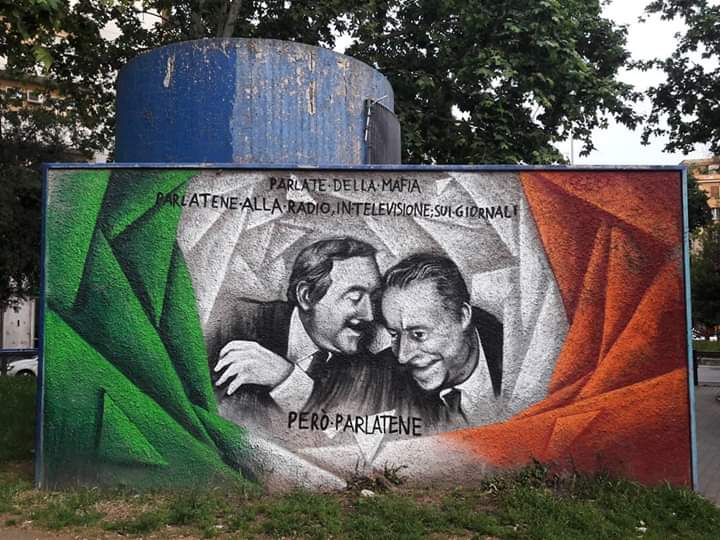 #19gennaio
#BuonaDomenica con l'insegnamento di un grande Uomo nato ottant'anni fa:

'Se la gioventù le negherà il consenso, anche l'onnipotente e misteriosa mafia svanirà come un incubo'

#PaoloBorsellino
#UnVersoPerTe
#CasaLettori