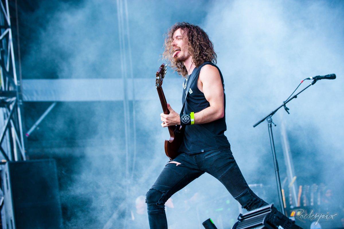 WRINKLYCLUB's tweet photo. https://t.co/I08pgnJpWY @OliBrownMusic @tropicatruislip TONIGHT @ItsRavenEye @RamblinManFair @Rockrpix @RavenEyeFrance @RTBMusicAgency #GLITTERMACHINE #TRACKOFTHEDAY @rickhornby @ArianaGrande @PRConnect @PYOGENESIS1 #VIDEOOFTHEDAY @AFM_Records @judith_fisher @alte_maelze PLS RT! https://t.co/da0C8ao3wn