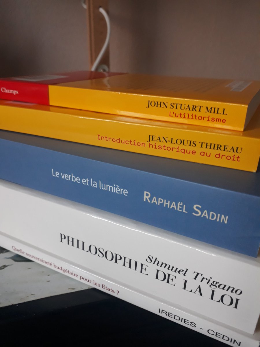 Ma nouvelle pile de livres pour les semaines à venir. #DimancheLecture