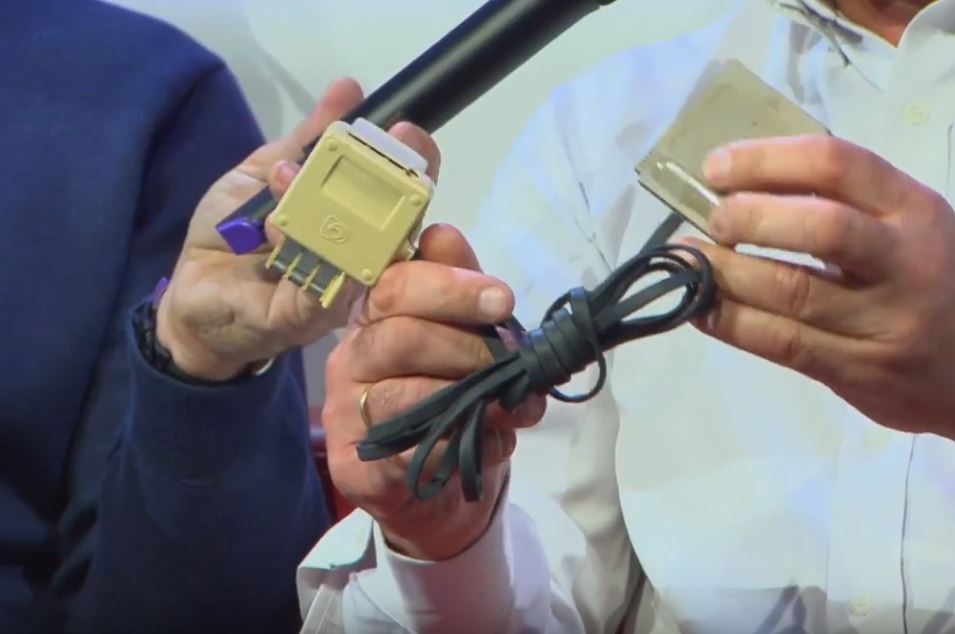 Laurant Weill (Loriciel) qui explique que sa boite avait développé un émulateur minitel pour Game Boy. Le projet avait été présenté à Nintendo qui n'a pas désiré le commercialiser.
youtu.be/pQgUoUe3_ak?li…