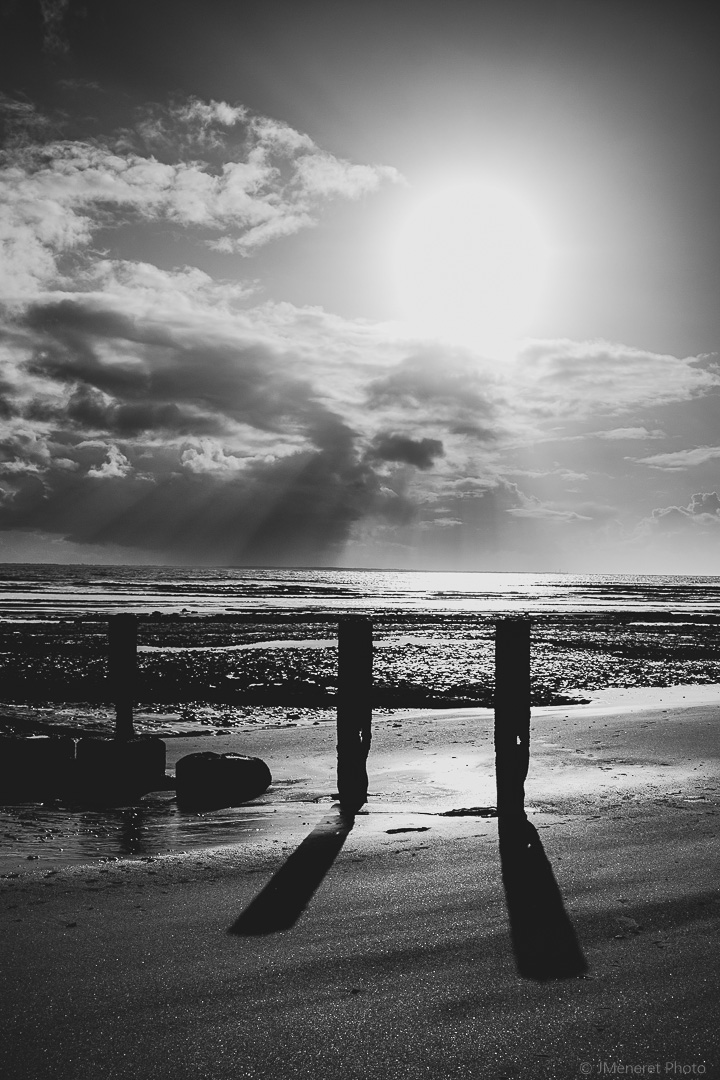 JMeneretPhoto's tweet photo. Balade à #LaTranchesurMer #NoirEtBlanc #blackandwhitephotography  #photography #streetphotography #Dansle85 #destinationvendee #Vendée #vendeetourisme #dailyphoto #France https://t.co/HcdHqHYuYd