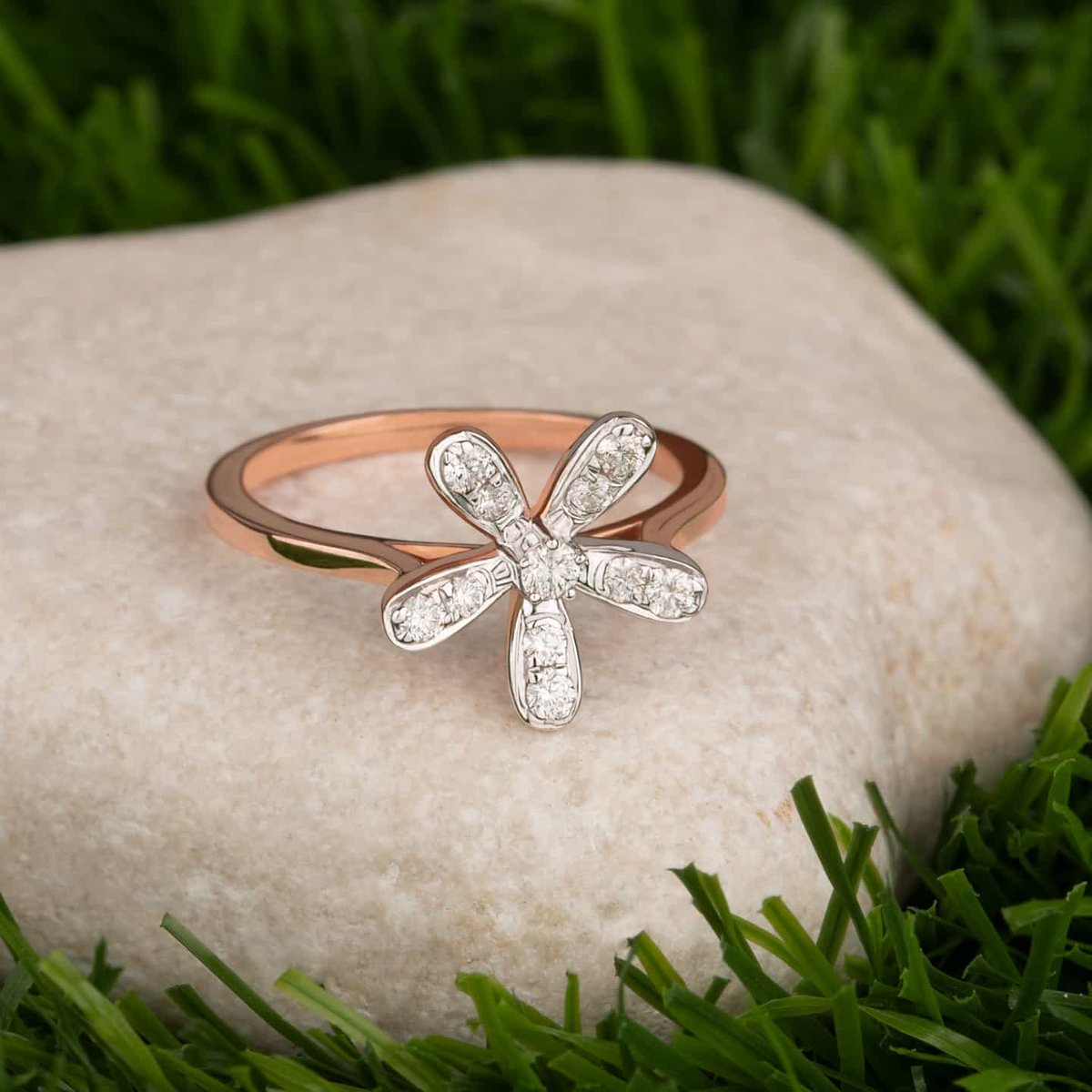 DiamondMela's tweet photo. "Jewellery represents purity, permanence and love"π
Check out this amazing diamond ring available in more than 500 stores in Mumbai, to check the nearest one, DM us.
SKU#DM005RNGCR85889
#diamondring
#readytoship
#morethan30000products
#exclusivering
#igicertified
#diamondmela https://t.co/IOxc5nqwJo