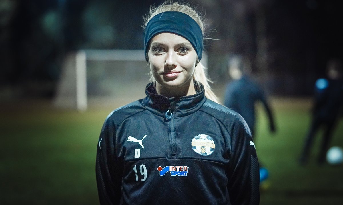ungdomsfotboll's tweet photo. Målfarliga Mikaela Gustafsson lämnar IK Kongahälla för Hisingsbacka FC. 

"Jag behövde nya utmaningar och kände att Hisingsbacka FC var det rätta valet för nästa steg i min utveckling." Läs mer 👇

https://t.co/NFgzjvE4Xe https://t.co/PtmlzMy5ME
