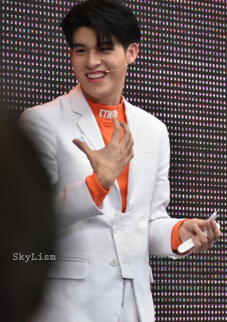 TextTrovert's tweet photo. มาเจอสกายครั้งแรก บอกได้คำเดียว หล่อจนมือไม้สั่นค่ะ 😉💙〽️#skywongravee
#CheetahTALKxSky https://t.co/bs9QjOphfU