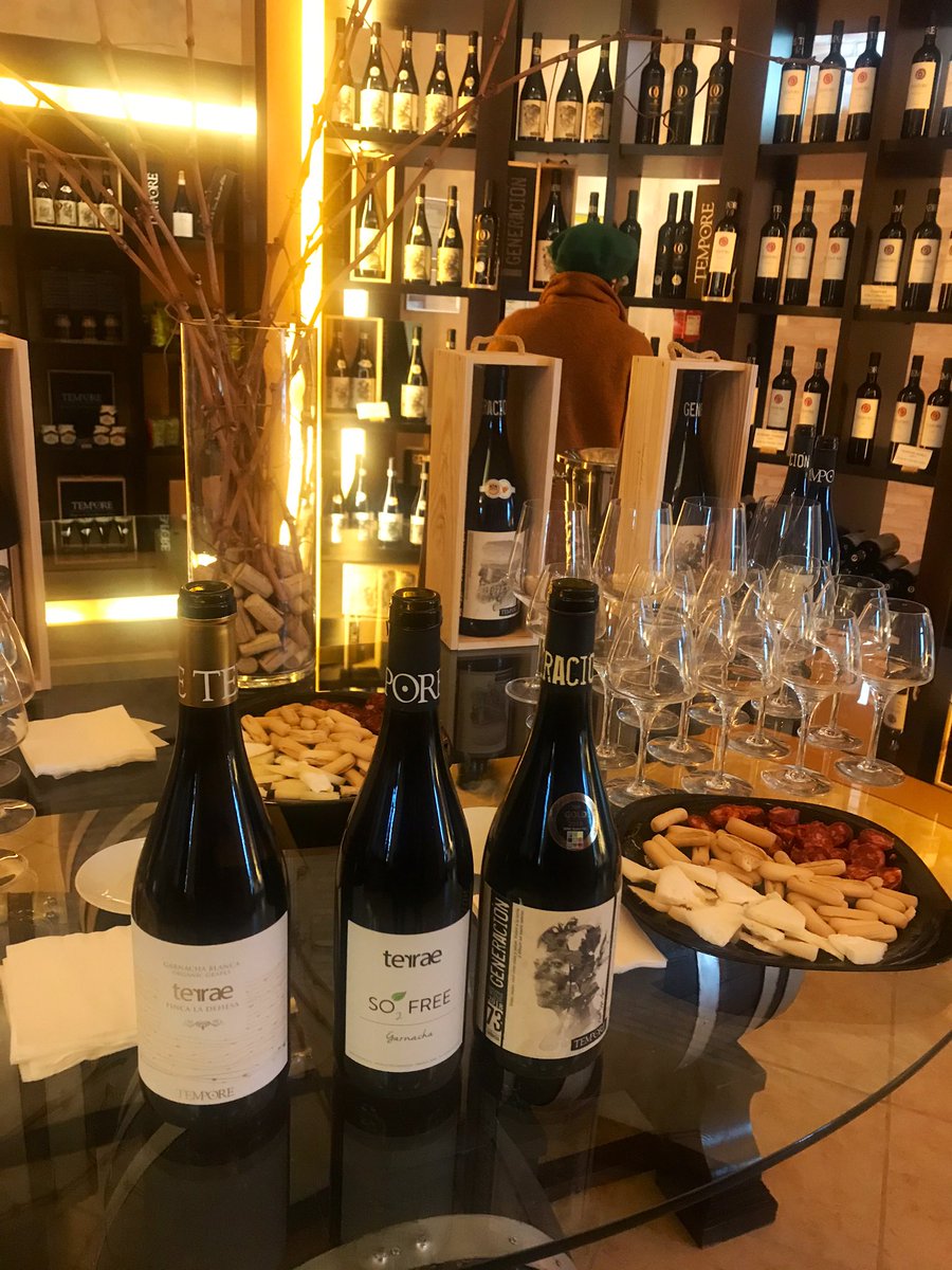 slowfoodZGZA's tweet photo. Hoy estamos en @BodegasTempore conociendo la bodega y catando sus vinos de variedades autóctonas🍷@aragonentumesa  @carmenurbano #garnacha https://t.co/2wlLcA1YpM