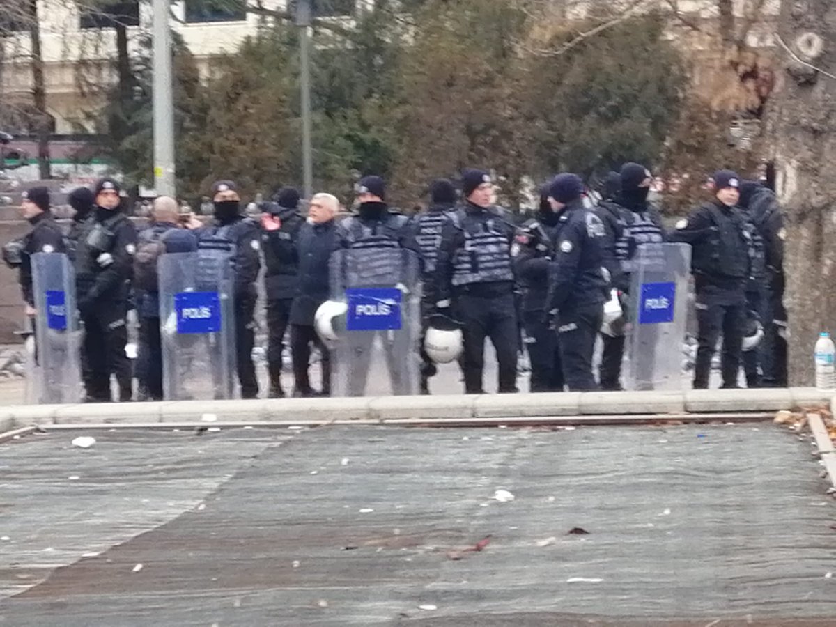 cesuradalet's tweet photo. MelekAnneden Korkuyorlar
Milletin vekilinden korkuyorlar,
En ufak bir eleştiriden,muhalefetten korkuyorlar.
Adil bir hakimden,
Rüşvet almayan bir polisten,
Çalışkan ve dürüst bir öğretmen, akademisyen ve bilim insanından korkuyorlar.!
NEDEN.?
Çünkü gidiciler.! Korkuyorlar.!! https://t.co/2Cg6T29fsQ