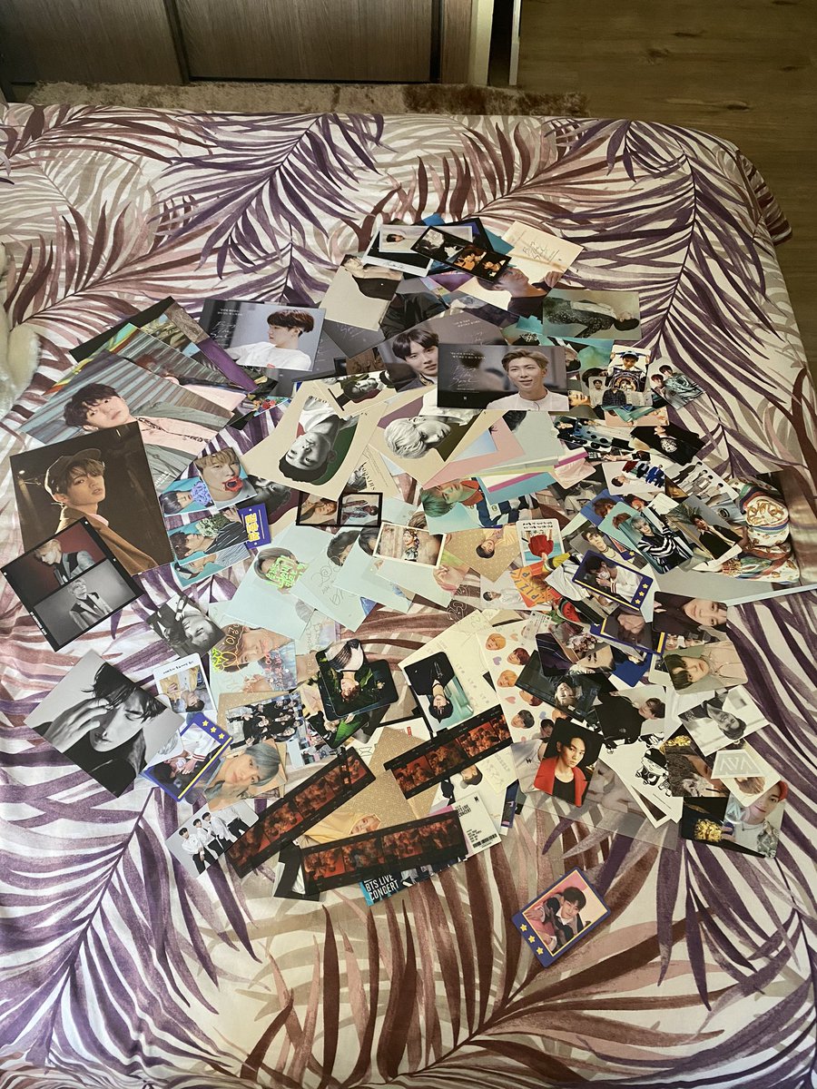 jessicaaestevao's tweet photo. How am I supposed to organize this?!? π
#kpop #kpoplife #kpopalbum #kpopphotocard #kpoppostcard https://t.co/8pUSSkTSdH