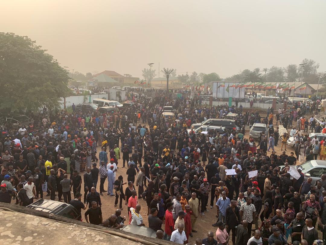 ComradeAwuzie's tweet photo. Imo people protest, demand justice over Supreme Court judgement that unjustly sacked Gov. Ihedioha https://t.co/orqHS2omje