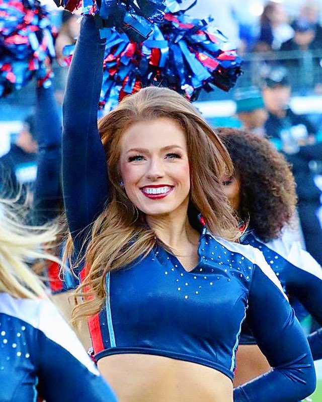 JohnsieLeigh's tweet photo. So darn proud of how far the boys have come and TOO EXCITED to watch this game today! AFC Championship, here we come! ⚔️ #TENvsKC #TitanUp #TakeEverything #Titans 
 ... 
📸: @KevinWeaks1 https://t.co/zNCuFTDdnA