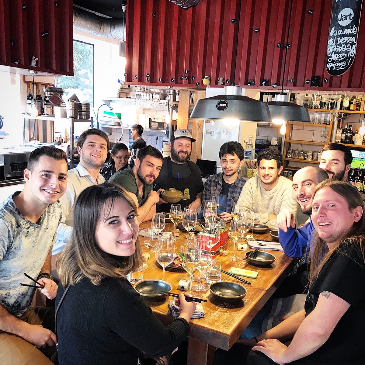derzubar's tweet photo. Aquí hay un infiltrado y no es la tabla de @danny_leon ¿sabéis de quien se trata?
#adivinaadivinanza #zboys #kungfoodtekas #nakeima #nakeimabar #nakeimamadrid #yeah #sundayfunday #onsunday #kungfood #goodfood #bjsrestaurant #nonstopfun #venteacomer #cool #dannyleon https://t.co/sXjfNiHD8K