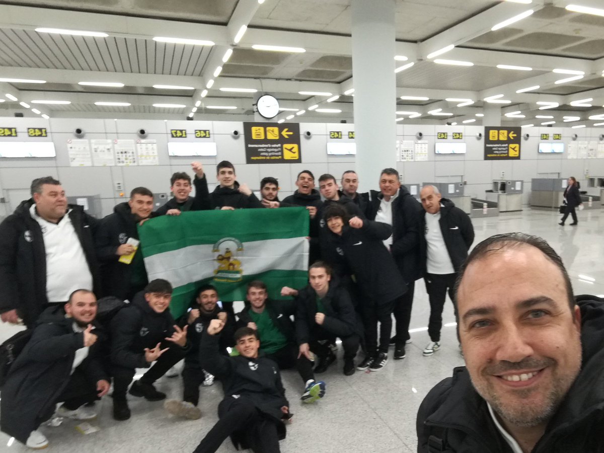 ⚽💚 Fin. Los chavales fieles a su estilo: elegancia, respeto y talento, lograr el 🎟️ a semifinales en la pita azul de Las Rozas.

Gracias <a href="/RFAF/">RFAF</a> por lo vivido y a la <a href="/ffrm_es/">FFRM</a> por el trato. Os pido disculpas si algún comentario les pudo molestar.

#VamosAndalucía
#AndaluzaSub19FS