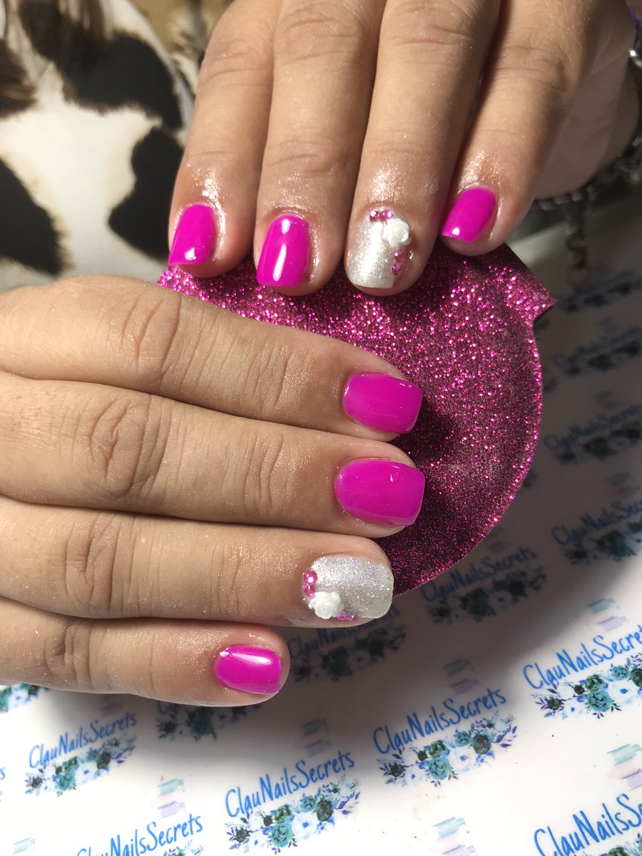 CLAU71ALVAREZ's tweet photo. #EsteFinde trabajando a full ClauNailsSecrets https://t.co/OyFS1k4X5T