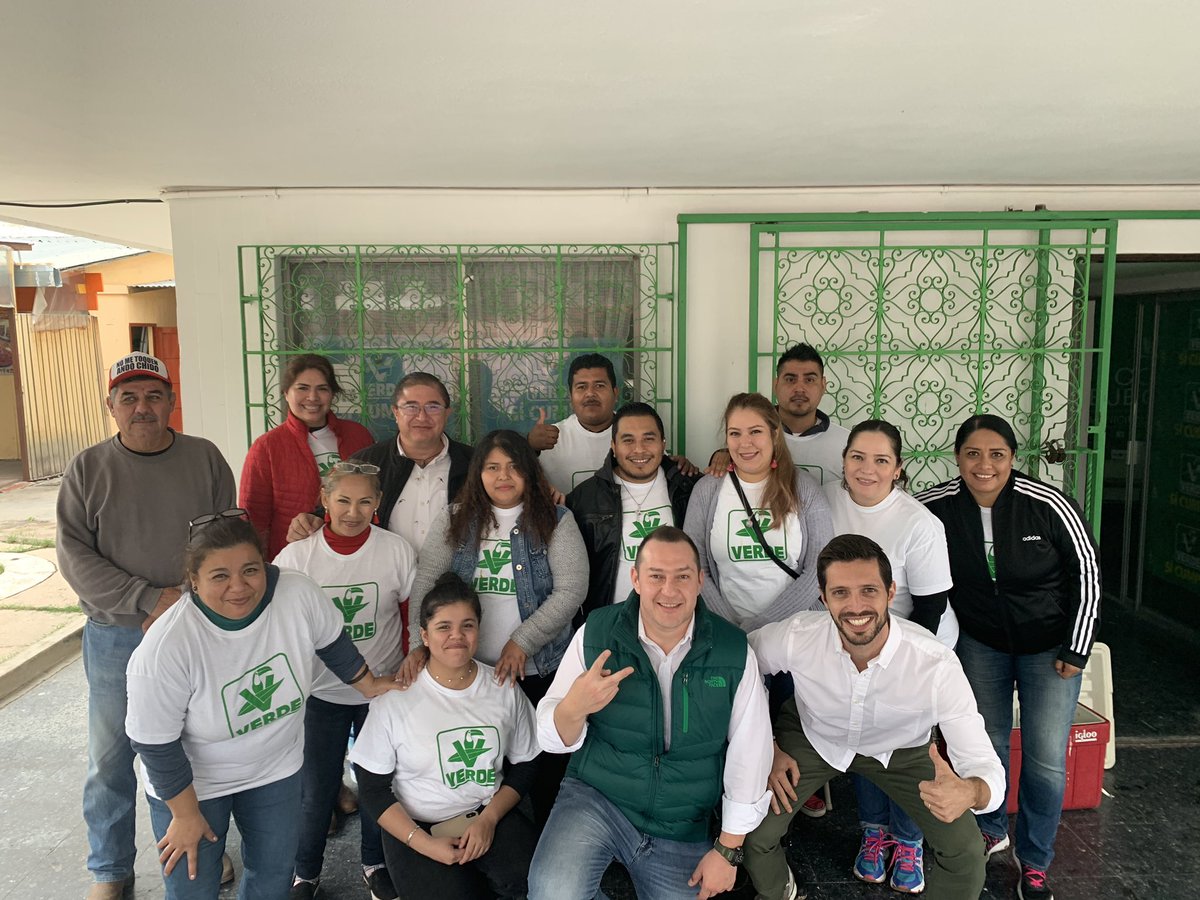 ricardo_gavinoc's tweet photo. ¡El @PartVerdeTamps no se raja! 🦾Estuvimos en la Colonia Naciones Unidas, entregando ropa y juguetes.
Felicito a la #FamiliaVerde en Nuevo Laredo y a @buffalomontes por siempre ayudar a la comunidad que más lo necesita.💚🌎♻️
#HagamosBienLasCosas #NLD #NvoLdo #Tam https://t.co/lwJ0ymwAnZ