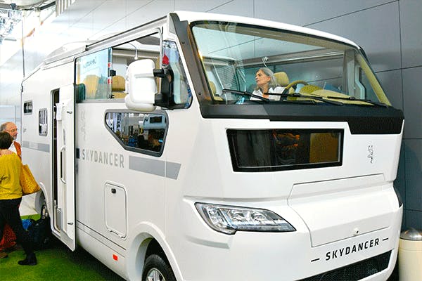 Unsere Highlights von der #CMT20
Das weltweit erste Cabrio-Reisemobil "Skydancer"