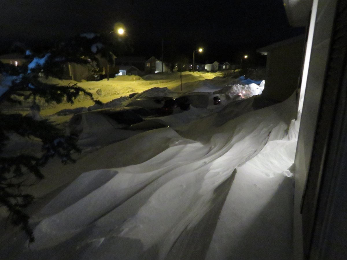 almelou's tweet photo. Day 2  in the evening after #NLblizzard #nlwx #WinterStorm https://t.co/ev3OCUrFIv