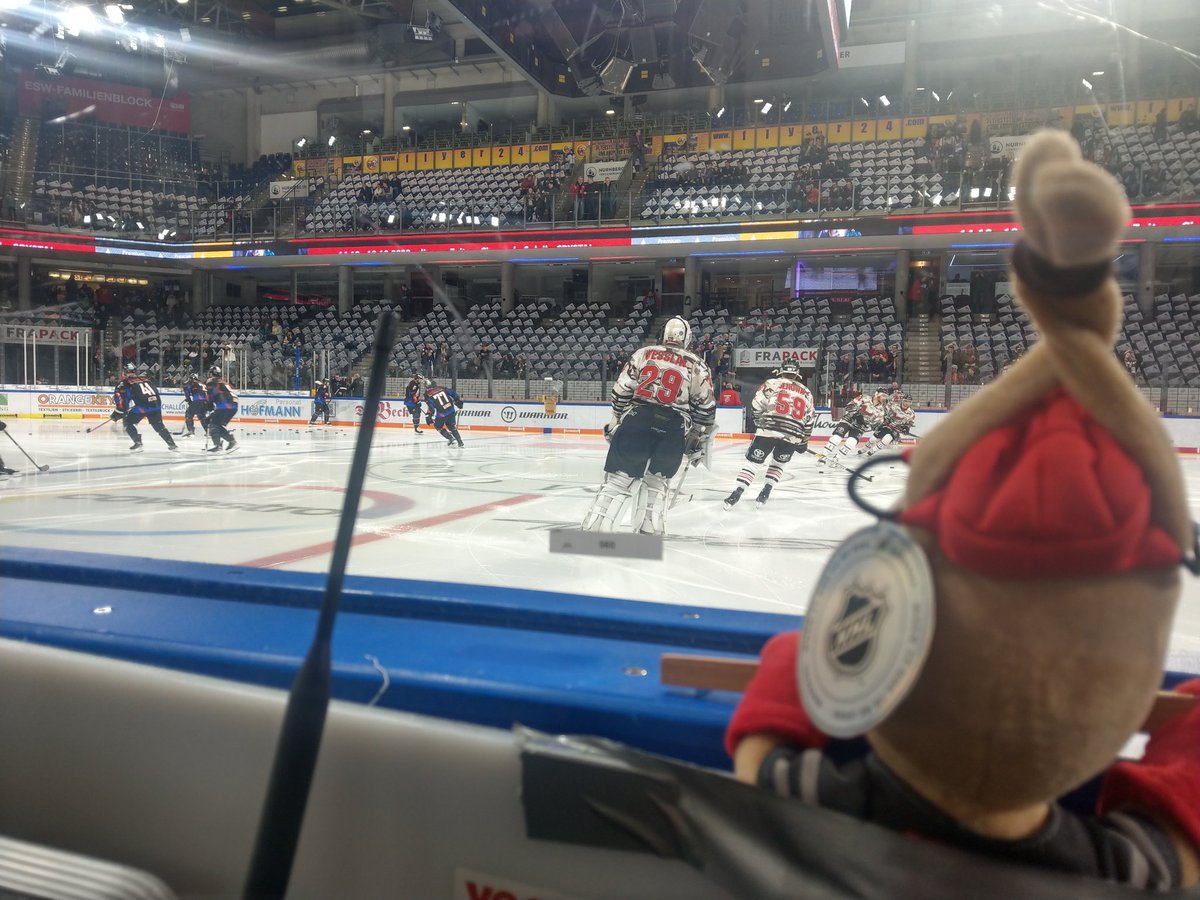 Gargarstig's tweet photo. Ist Krieg? Oder was soll das Woodland? #scheespieln #criketiswatchingyou #nitvskec #icetigers #kölnerhaie #arenanürnbergerversicherung https://t.co/gzGnWPr8SO