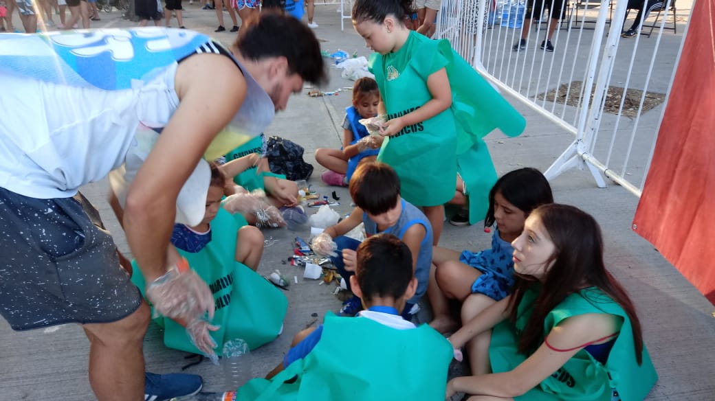 tatuhess's tweet photo. Excelente día de festejos con nuestros niños, niñas, y la familia toda. #IslaFest.
Ciudadanía Activa, con Acciones Concretras. #subseniñezadolescenciayadultosmayores
#secretariadeciudadania
#neuquencapital https://t.co/jjPEAjowOL