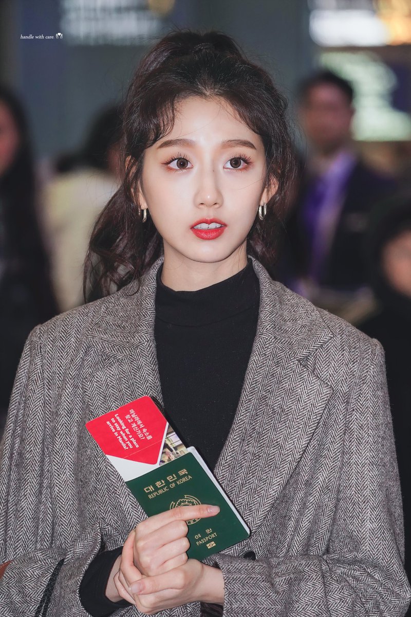 FragileLVLZ's tweet photo. 200119 ICN 정글의 법칙 출국

#Lovelyz #Yein #러블리즈 #정예인 #예인

조심해서 다녀와요 https://t.co/PeMGbz8Gfp
