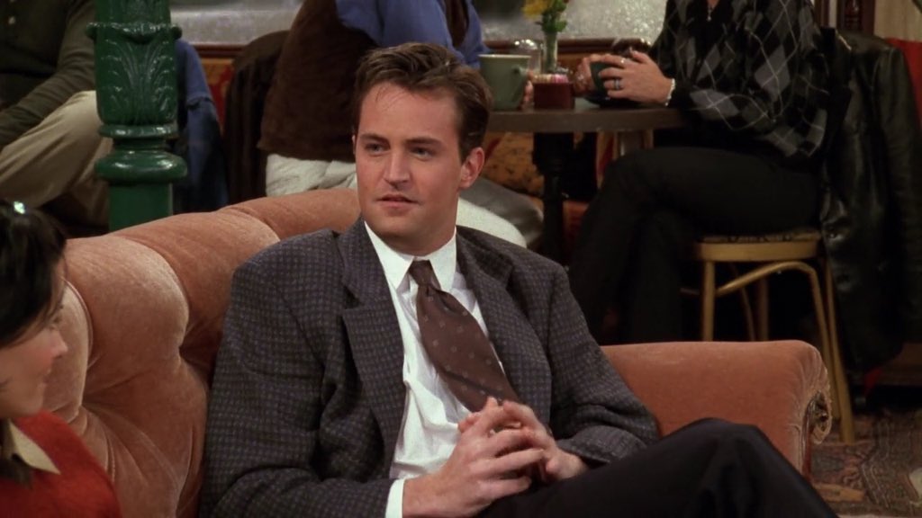 Чендлер бинг ок. Чендлер друзья. Кем работает чендлер бинг. Кем работает чендлер бинг. Чендлер бинг тук тук.