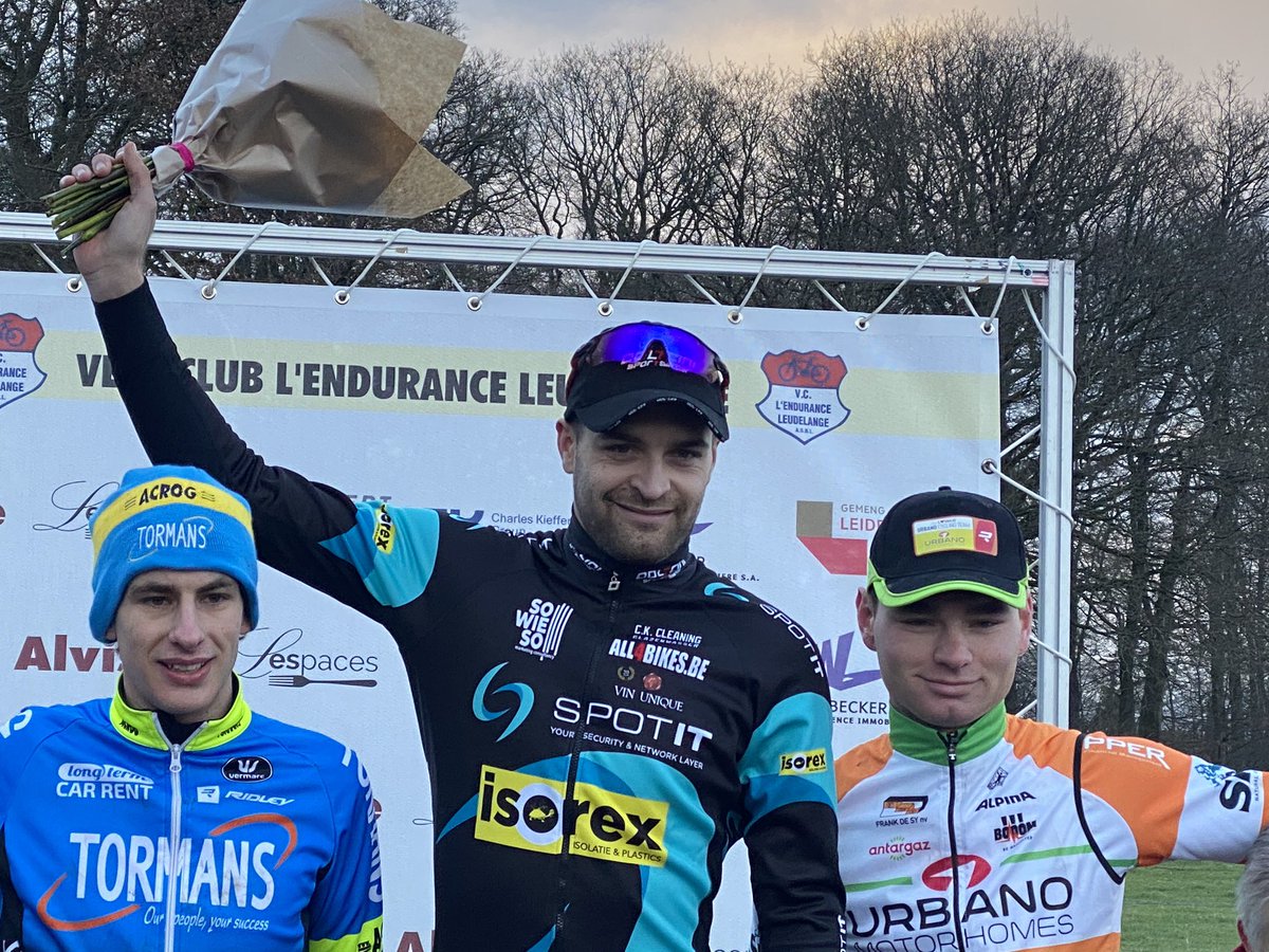 🏆 ŠKODA Cross Cup 🇱🇺
CX de Leudelange  : Cérémonie des fleurs 
Élites/Espoirs : 60 min 

🥇<a href="/bosmanswietse/">Wietse Bosmans</a> 
🥈<a href="/RomboutsSeppe/">Seppe Rombouts</a> 
🥉<a href="/GianniSiebens/">Gianni Siebens</a> 

#skodacrosscup <a href="/cyclocross24/">Cyclocross24.com</a>