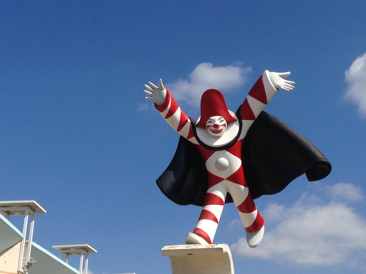 cittasbt's tweet photo. Torna il #Carnevale 🎉🤡 sambenedettese con alcune novità. Al momento, non possiamo svelarvi di più, ma possiamo raccontarvi un aneddoto che lega la nostra #SanBenedetto alla città gemella #Viareggio https://t.co/cZSpjrt7Hh https://t.co/QjN8Lf40Z2