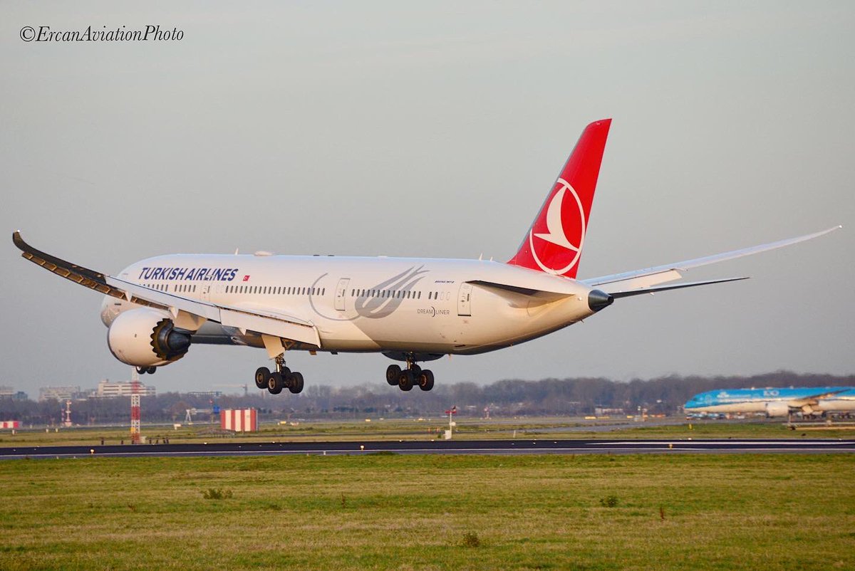captain_ercan's tweet photo. Akşam güneşi ile THY mizin en yenilerinden TC-LLF 😍 #tkmoments #turkishairlines #turkish #thy #türkhavayolları #klm #tcllf #dreamliner #boeing #boeing787 #weareturkishairlines @TK_TR @TurkishAirlines @BilalEksiTHY https://t.co/nC2Yb6UFwC