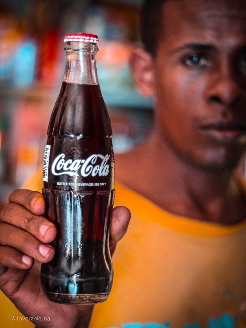 loverznkuna's tweet photo. Over the years of decades, my First Sip was Heaven the second was nothing that better than @CocaCola now am a photographer in Africa Every sip is a snap from a cold fresh refreshment easing the Hot sun down here in Africa
#CokeAfrica
#EnjoyCoke
#CocaCola
#Photography
#CokeFan https://t.co/M0RNtQQQaf
