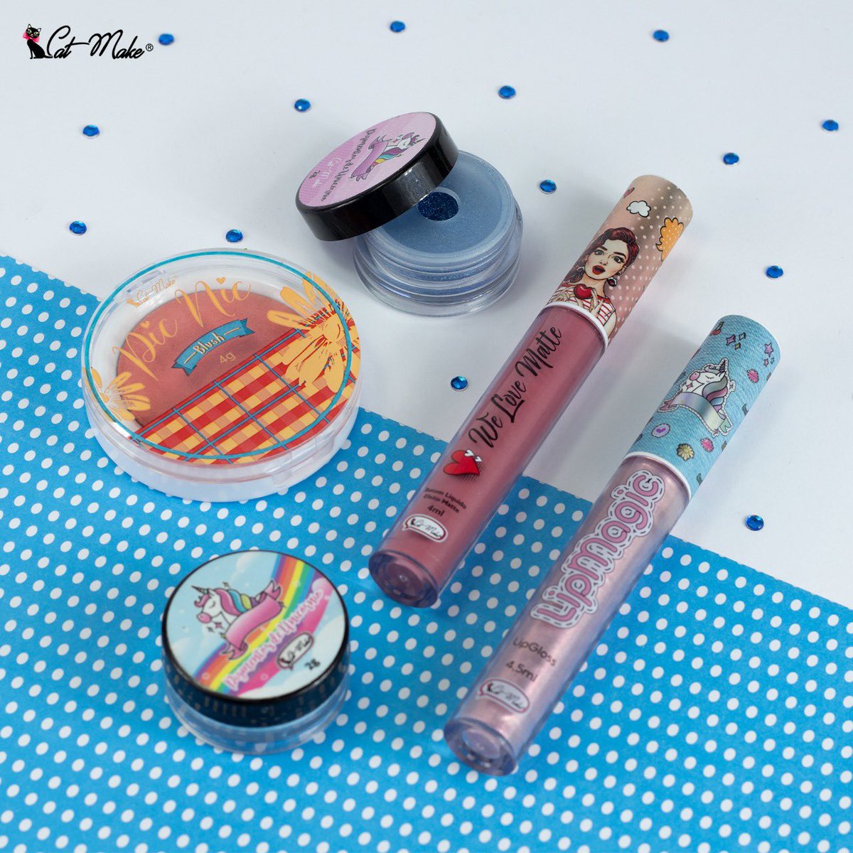 catmakeoficial's tweet photo. Amores, qual a combinação completa não pode faltar na make de vocês? 💕
Arrasta para ver a nossa sugestão na pele 🔜
.
#gloss #matte #glow #pigmento #sugestao #cores #makecompleta #domingo #catmakeévocê #umamor #makeuplover https://t.co/K9DSspyisf