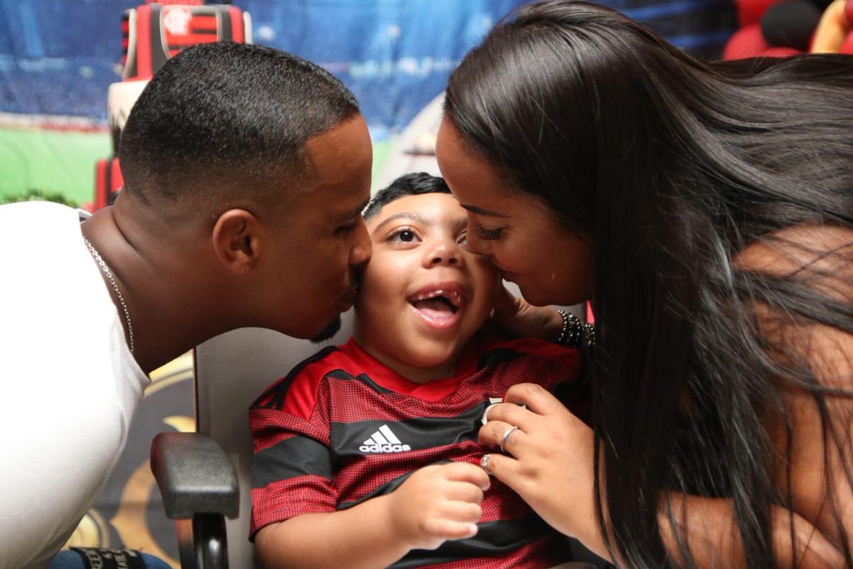 Vitor92714627's tweet photo. Minha base resumida numa foto meus amores ❤️😍👨‍👩‍👦 https://t.co/DOsEEJyoi4