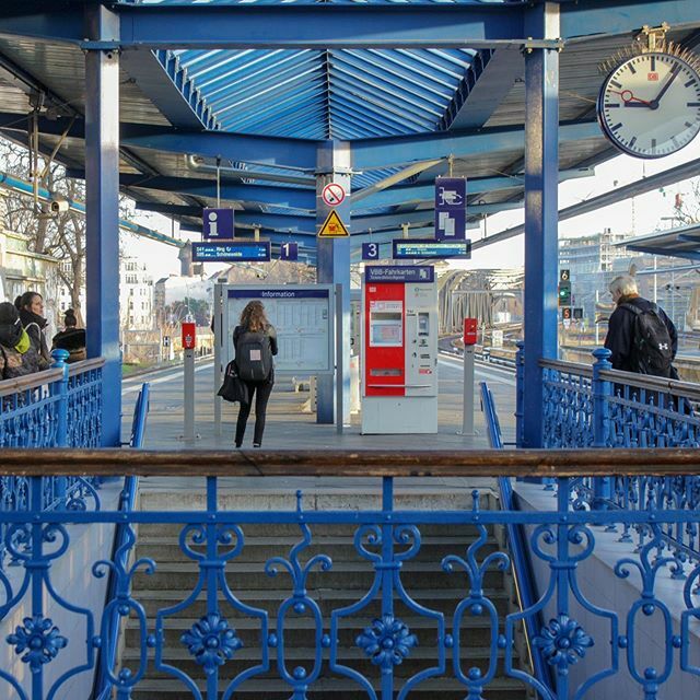 StoriesOfBerlin's tweet photo. If you are in #Berlin, take the circle line, the #RingBahn, for a whole ride, it will give you a new perspective on this city ✨😊 #sitespecificideas #nataliairinaroman #railwaystories #BerlinSBahn #researchofthetrainjourney #play #artresearch #publicspace https://t.co/n9xcYmjpZY