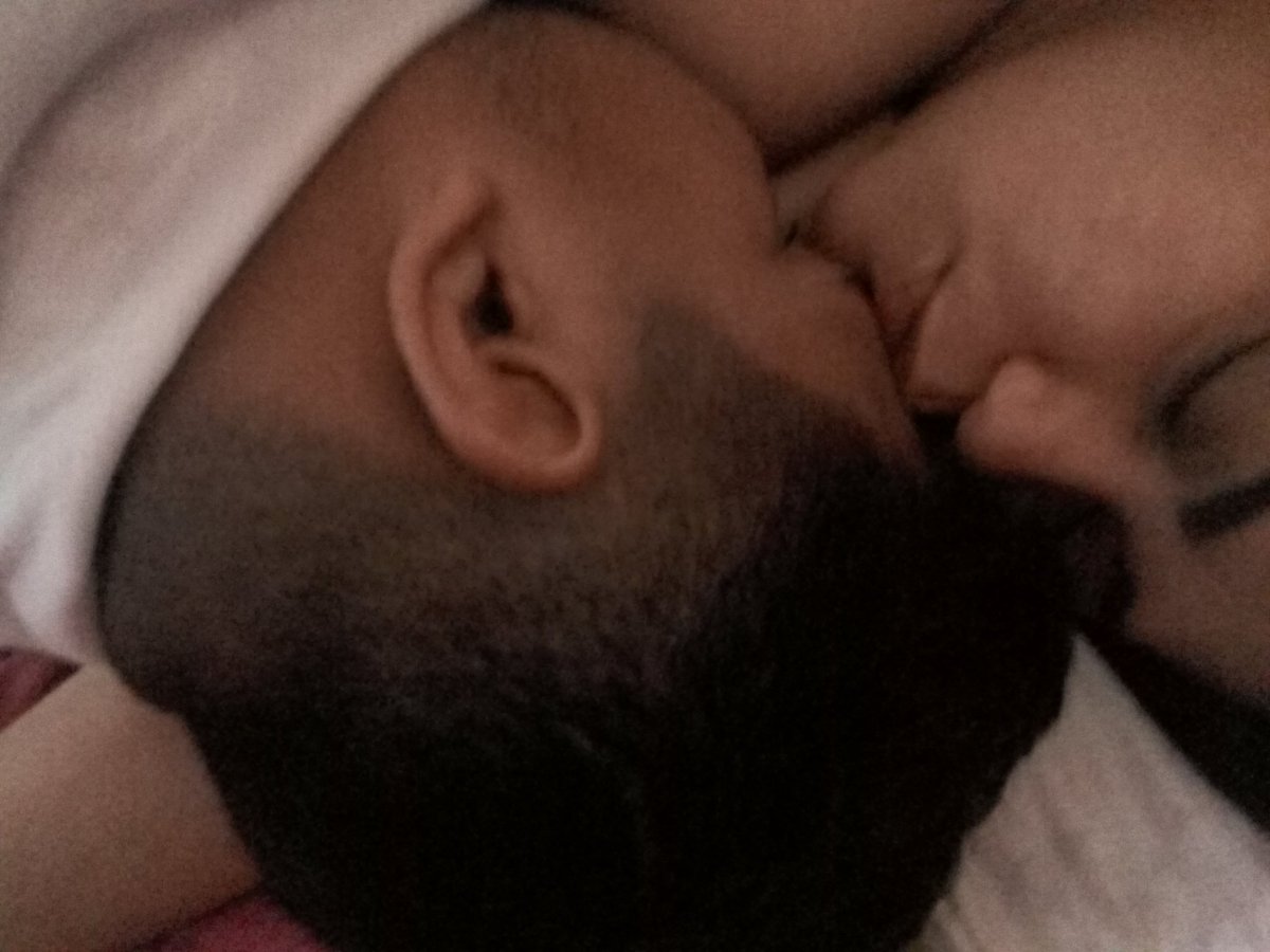 LiliDuarte_26's tweet photo. Ele prefere mil vezes dormir comg do q ir pra noitada 😍💙💚 #MtMeuAmor #MeusHomens #RêECaleb💚 https://t.co/Y9xIJQvPmc