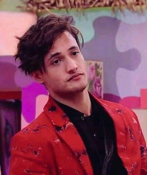 Gym?Mat karo
Pyaar? Mat karo
Baat? Mat karo
Poke? Mat karo
Fight 4 self? Mat karo
Entertain? Hum scenes kaat denge
Laugh? Hum kaat denge scenes
Sleep? Kaamchor kahenge
Kaam karu? Scenes cut kardenge bola na
Injury hai yaar? Sympathy king 
App Hi Batao Kya Kare Asim
 #IStandByAsim