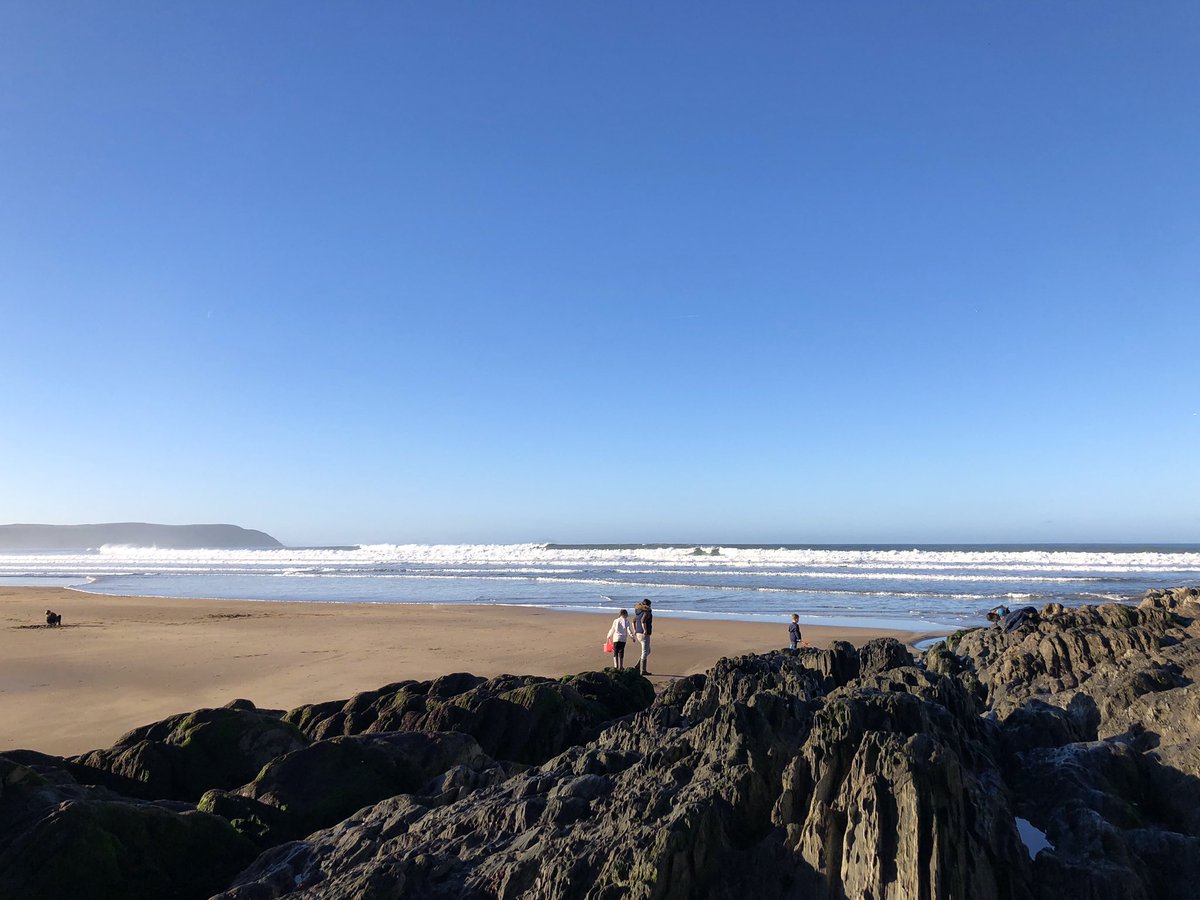 WoolacombeSurf's tweet photo. Stunningly beautiful morning down the best beach ever โค๏ธ #woolacombebay #bluesky #goldensand #wintersun #surfsup #pumping #surf #woolacombe #surfschool #learn2surf #bestbeach #northdevon https://t.co/T5RM94sMnb