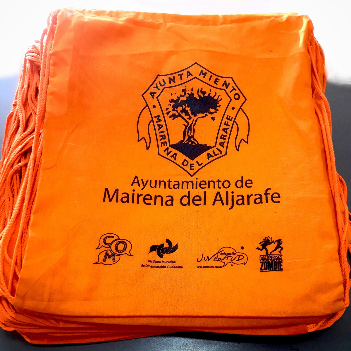 LaMoskaSC's tweet photo. El 2019 estuvo repleto de trabajos, os mostramos las #bolsas realizadas para el Ayuntamiento Mairena del Aljarafe #LaMoska #Bag #Diseño #Design #Serigrafía #DiseñoWeb #Camisetas #TShirts #Camiseta #Tshirt #Moda #Blog #Sevilla #Vinilo #Rotulación #ViniloTextil https://t.co/SnlqPNHhVz