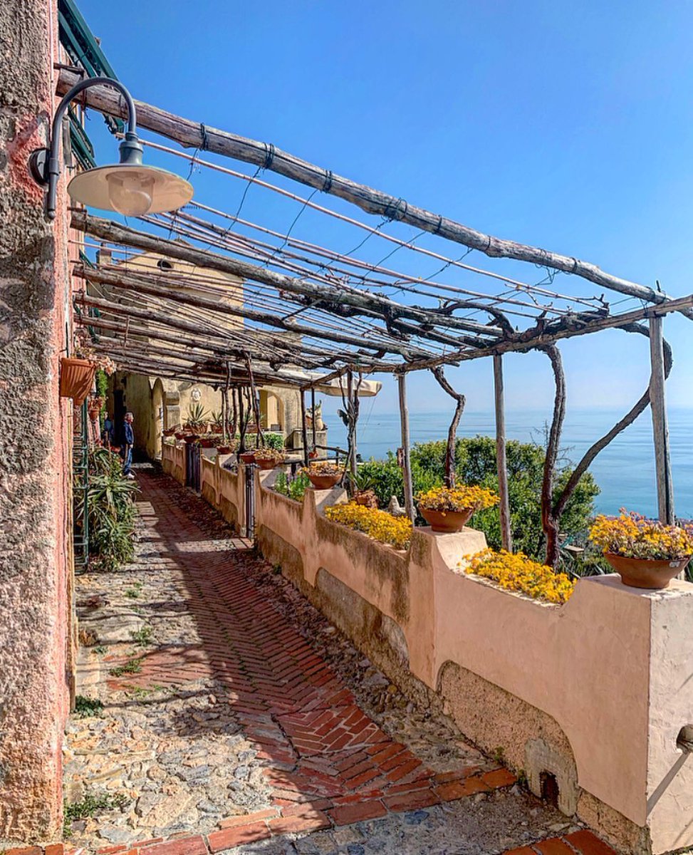 Borgio Verezzi tra sole e mare!!
Photo @lo.slavo