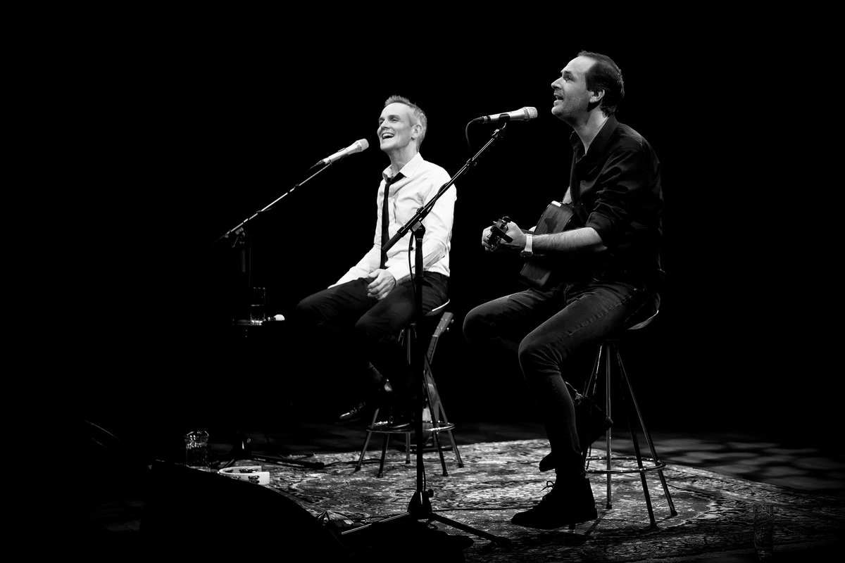 VANMIDDAG. Een eerbetoon aan SIMON &amp; GARFUNKEL met 'Sounds of Silence'. Jop Wijlacker en Dennis Kolen musiceren, vertellen verhalen en halen herinneringen op. Schouwburgzaal Theothorne. Aanvang 15.00 uur. Er zijn nog kaarten: rhederart.nl #muziek #theater #nostalgie