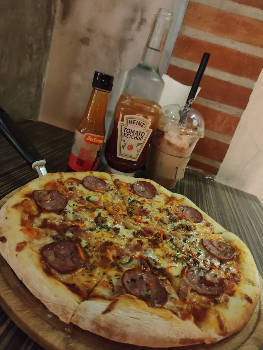 crizzy_love's tweet photo. 🍕😍 https://t.co/casHTf7li8
